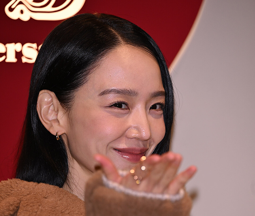 신혜선(Shin Hae-sun), 테디베어 코트로 품은 ‘75년 헤리티지