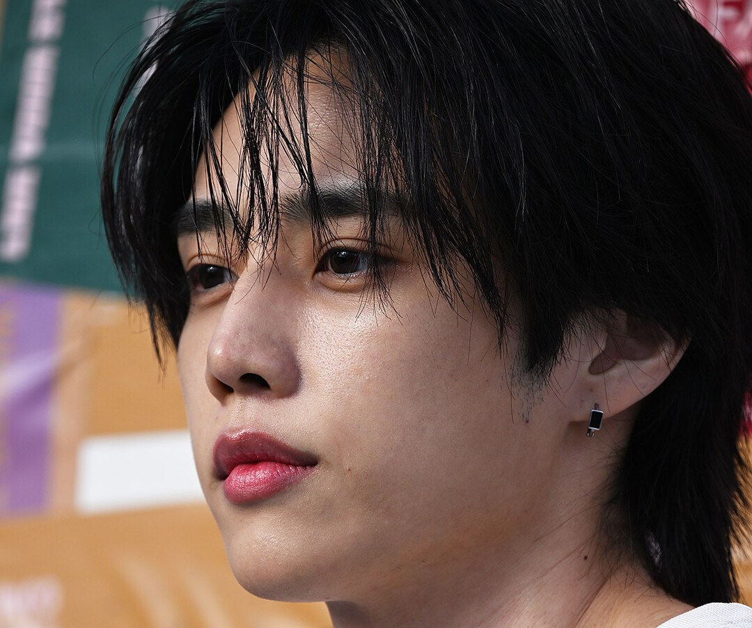 김선우(Kim Sunwoo), 빈티지 스포츠 무드로 완성한 