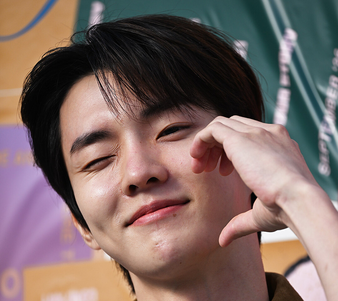 지창민(Ji Chang-min), 스웨이드 재킷에 담은 